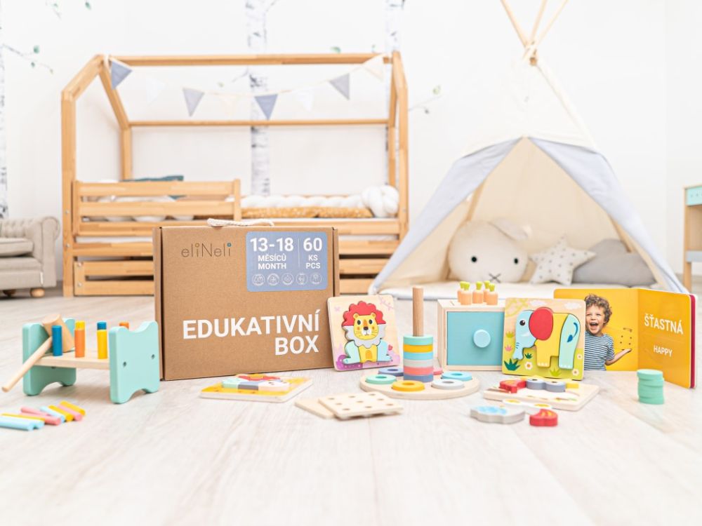 Educatieve speelbox 13–18 maanden – houten Montessori speelgoedset met puzzels, hamerbank, stapelbekers en boek over emoties