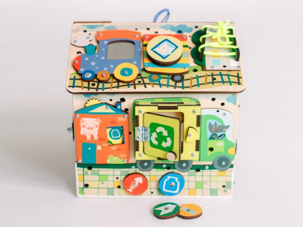 Activiteitenbord Huis met Lichten - Auto's en Voertuigen - VOF Snug & Smart