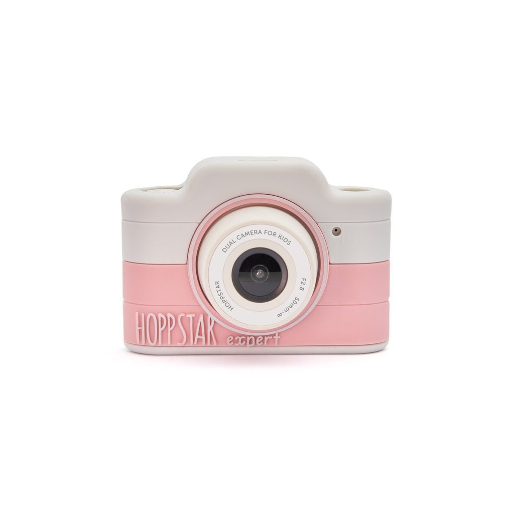Kind maakt selfie met HOPPSTAR EXPERT kindercamera – pastel kleuren, retro design, siliconen hoes