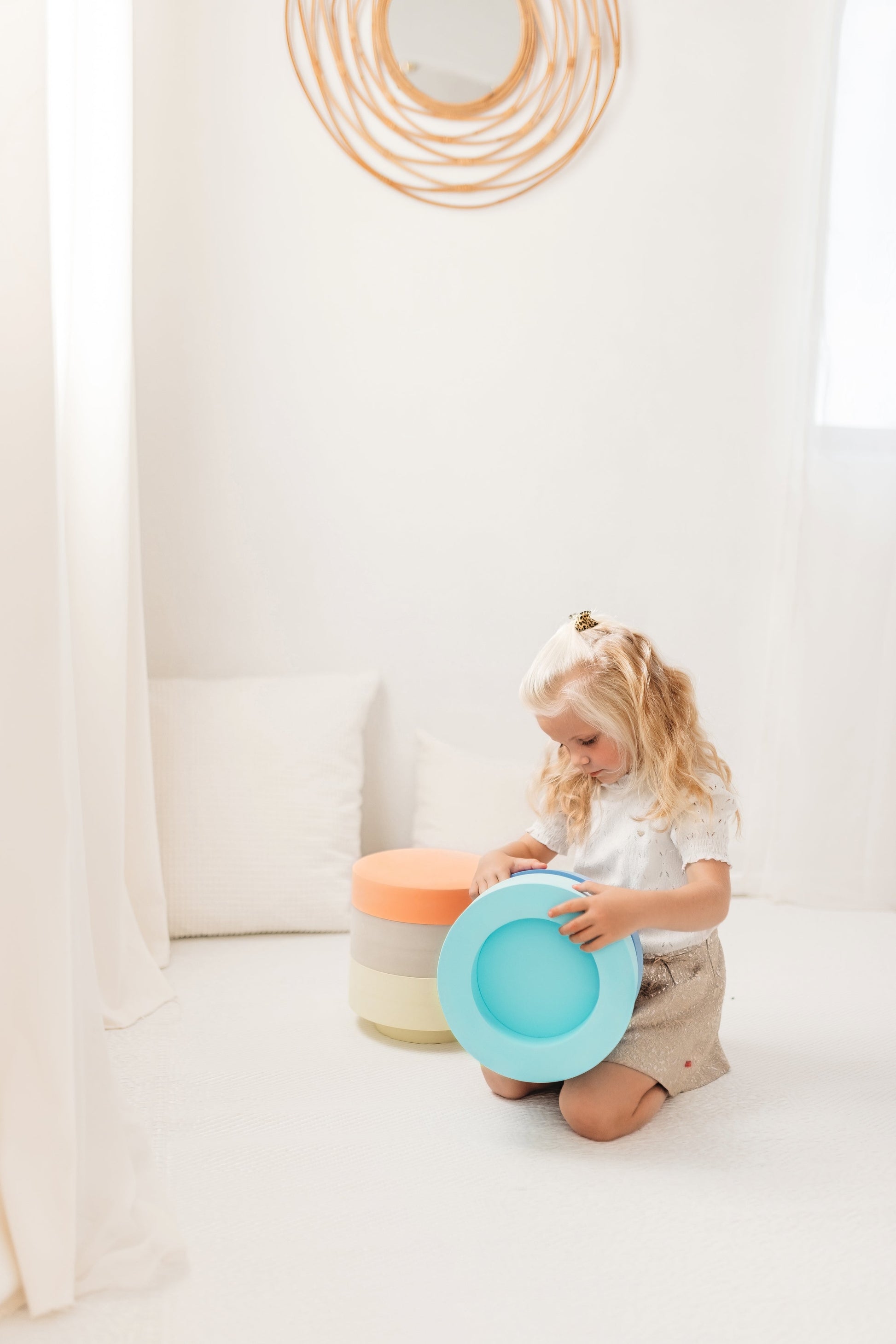 Rainbow Chair – Spelen, bouwen én gebruiken op jouw manier! - VOF Snug & Smart
