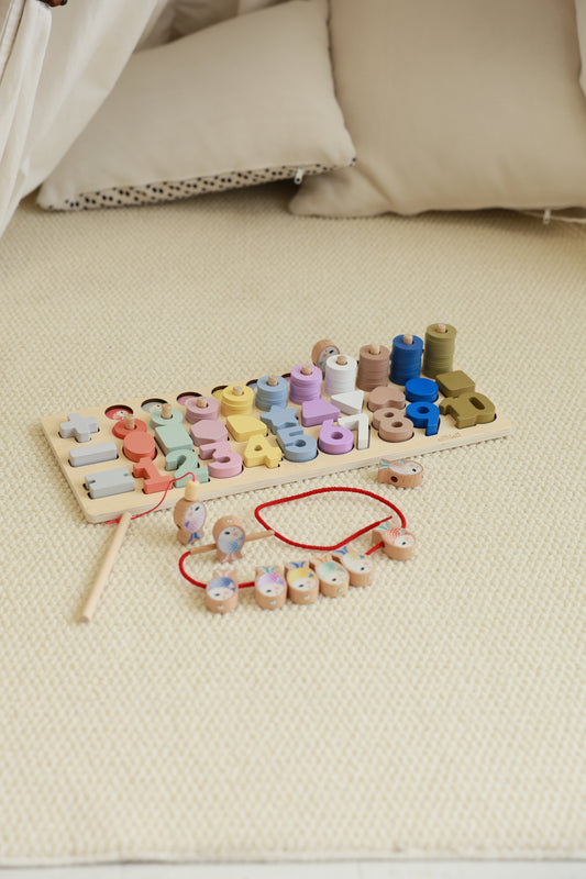 Houten Montessori puzzel met cijfers, vormen, kleurrijke visjes, magneethengel en rijgtouw – educatief speelgoed voor peuters en kleuters vanaf 3 jaar