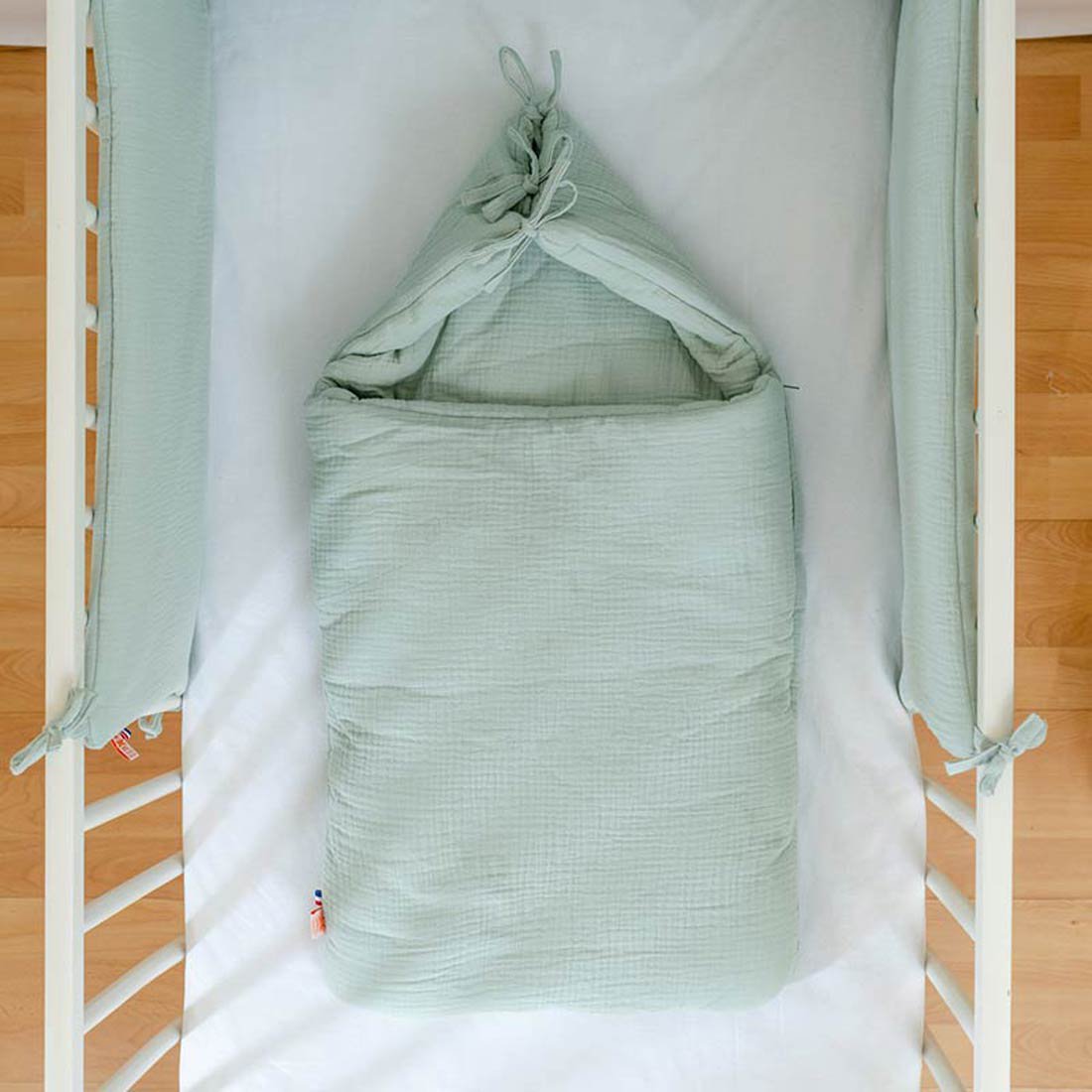 Babynest van groen biologisch katoen