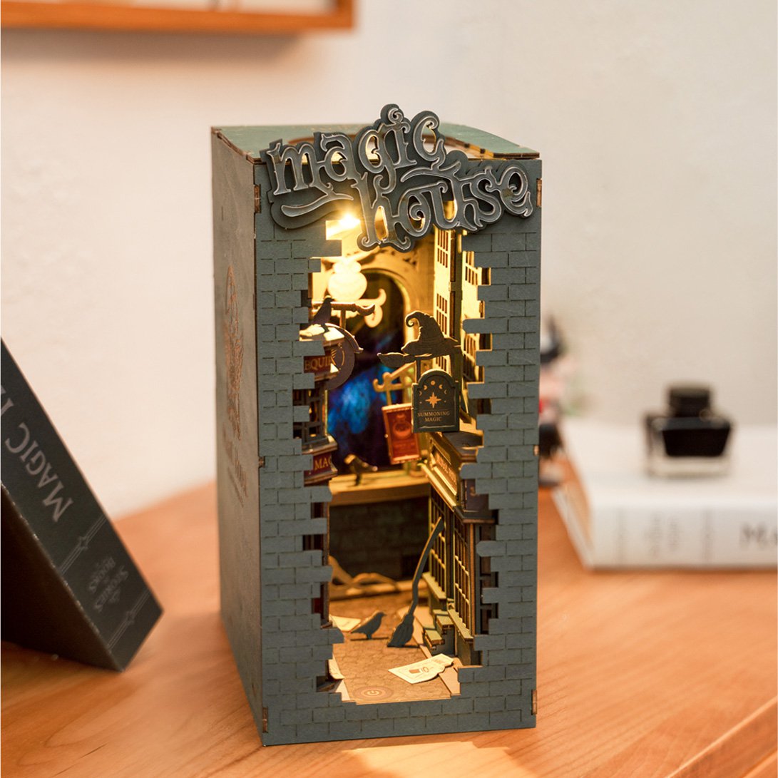 DIY Boekensteun Magic House