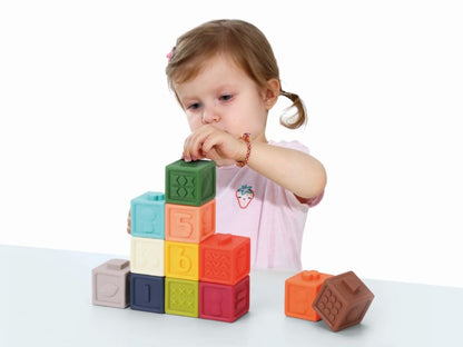 Educatieve speelbox voor baby’s 7–12 maanden – houten en zachte speelgoedset met rammelaar, puzzel, boekje en blokken