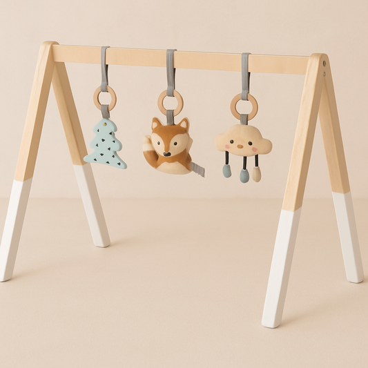 eliNeli houten babygym met drie zachte speeltjes – vos, boom en wolkje – educatief speelgoed vanaf geboorte in neutrale kleuren